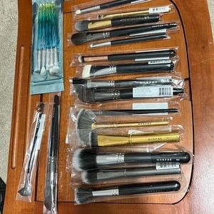 Lot of 22 brand new makeup brushes